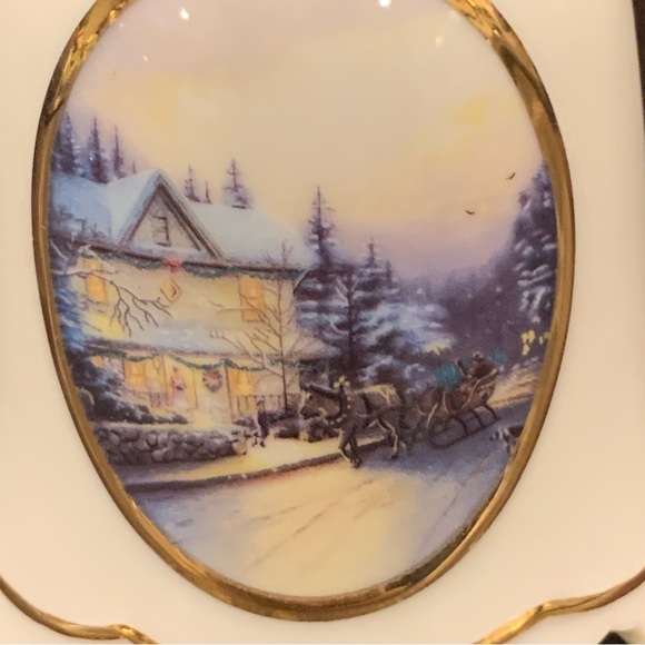 Thomas Kinkade Victorian Christmas IV Porcelain Christmas Bell - Picture 4 of 10